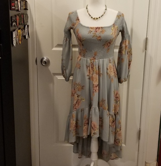 Coco & Jaimeson Dresses & Skirts - 🍓3/$20 Coco&Jaimeson flowered hi low dress